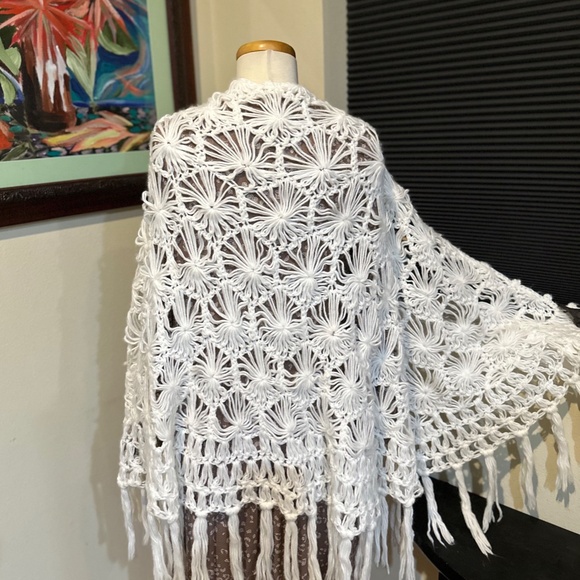 White Crochet Floral Lace Shawl or Wrap with Fringe - One size - Picture 3 of 8